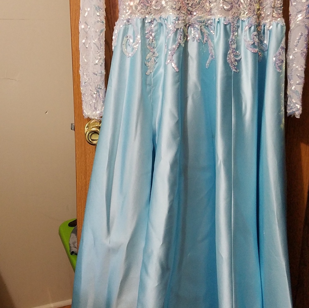 Prom Dress - Picture 4 of 6